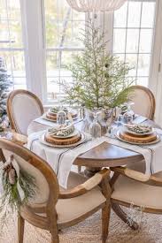 21 Christmas Dining Room Decor Ideas Dining Room Table Centerpieces Christmas Dining Room Decor Christmas Table Decorations