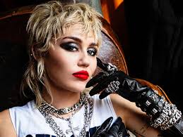 Miley ray cyrus was born destiny hope cyrus on november 23, 1992 in franklin, tennessee to tish cyrus & billy ray cyrus. Rca Nao Coloca Album Da Miley Cyrus Nas Lojas Cantora Reclama Popline