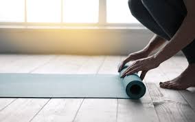 C'est l'un des rares équipements dans lesquels vous aurez à investir dans votre pratique du yoga alors comment choisir la bonne longueur pour votre tapis de yoga ? Tapis De Sport Comment Bien Choisir Selon Notre Activite