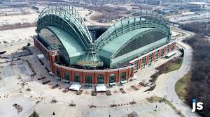 Greater green bay zoom meeting backgrounds whether you re collaborating with colleagues on a video conference call hosting a virtual happy hour with friends celebrating a birthday or having a friday night dance party we invite you to meet in green bay from the comfort of your home by installing these custom zoom. Use These Milwaukee And Wisconsin Backgrounds For Zoom Chats And Meetings