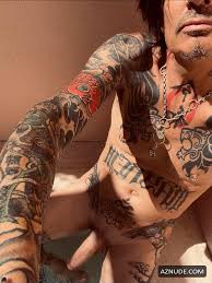 TOMMY LEE Nude - AZMen