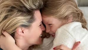 Festa della Mamma, il dolce messaggio di Celeste a Michelle Hunziker e i  più teneri auguri vip