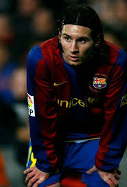 Lionel andrés messi, conocido también como leo messi (rosario, 24 de junio de 1987), es un futbolista argentino, nacionalizado español, que actualmente juega en la primera división de españa con el fútbol club barcelona, además de en la selección de fútbol de argentina. Lionel Messi