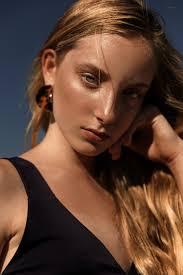 STYLING — JULIA MEJIA