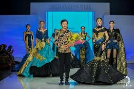 Pemilihan teknik sablon ini pun sebenarnya juga bukan tanpa alasan. Desainer Bojonegoro Eko Tjandra Angkat Batik Jonegoroan Ke Kancah Internasional Detakpos Com