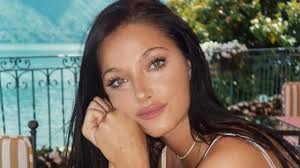 Infoshow el emotivo video del reencuentro entre oriana sabatini y catherine fulop luego de diez meses la cantante, que estaba en europa con su novio paulo dybala, adelantó su llegada a la. Los Extrano Demasiado Entre Rumores De Embarazo Oriana Sabatini Le Dedico Un Posteo A Dybala Minuto Neuquen