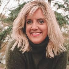 Wendy Hollenbeck's Instagram, Twitter & Facebook