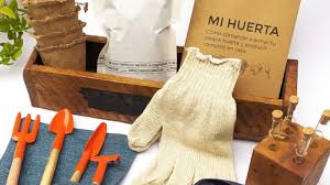 Es una tradición argentina agasajar a las madres en su día con algún gesto especial y un regalo material, por lo que las marcas de segmentos muy variados encuentran un pico de ventas y una gran reactivación del consumo durante el mes ¿cuándo se celebra el día de la madre en otros países? Dia De La Madre 2020 Cuando Es Donde Comer Al Aire Libre E Ideas De Regalos Originales As Argentina
