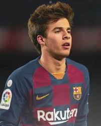 El último de los mencionados, riqui puig, parece empeñado en demostrar al staff técnico comandado por el holandés que su sitio sigue siendo el barça.contra el nàstic, el canterano salió de inicio con ganas y muy activo en las combinaciones. Riqui Puig