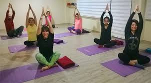 Bedene, ruha ve doğaya adanmış büyük bir işletme olan bornholm yoga ve i̇nziva merkezi'ni de bu. Izmir In Yoga Merkezleri