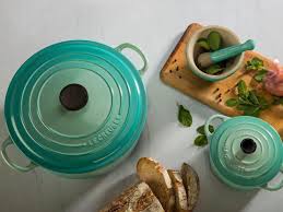 Get Huge Discounts On Le Creuset Pots At Their Factory To Table Sale Sale Table Le Creuset Creuset