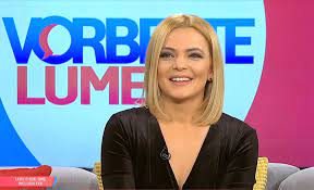 Lavinia petrea, prezentatoarea de la matinalul pro tv,nu va mai apărea pe micile ecrane începând de luni, 9 iulie. Pro Tv Lavinia Petrea Despre Cum E SÄƒ CreÈ™ti Trei Copii Mici Bdquo Fac EchipÄƒ La NÄƒzdrÄƒvÄƒnii