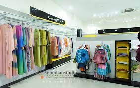 Kelebihan dan kekurangan flatlay, manekin, atau menggunakan kalau di toko fisik, kamu bisa melihat produk baju yang dipajang di depan jendela kaca menggunakan manekin. Interior Toko Baju Google Search Interior Desain Desain Interior