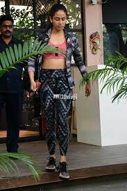 Mira rajput, rakul preet singh, sanya malhotra, arjun kapoor, anil kapoor, kartik aaryan, sushant singh rajput and sooraj pancholi were. Pin By Kshumit Malla On Leggings N Tights In 2020 Mira Rajput Fashion Harem Pants