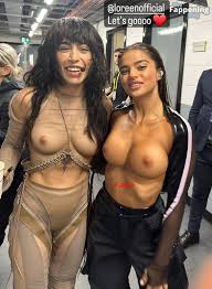 Noa Kirel-s voluptuous curves on full display a true masterpiece