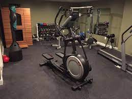 With this simple guide, you can compare some of the popular gym flooring options to choose from rubber, foam, carpet, turf, or vinyl, and find the best option for you. Best 5 Home Gym Flooring Over Concrete For Basements Tiles Mats