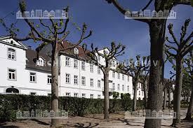 Max 500 m 34385 bad karlshafen , weserstraße 26 terrasse, gäste wc, zentralheizung, wg geeignet 680 € kaltmiete zzgl. Hugenottenmuseum Bad Karlshafen Architektur Bildarchiv