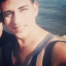 Hello, this is Nico (DYH) and Lucy ((AG)...Both are female and the jou of  our home. NICO is 6 and Lucy is 2 Both birds started talking around 12  months. Lucy AG