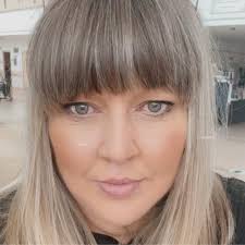 I still think that Gilbert, the Hortmans golden retriever, lying in state  with them is absolutely the most beautiful thing. He really was the best of  boys.