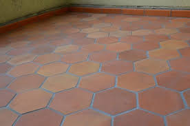 Contoh pemasangan jubin parking kereta. Jubin Di Lantai Di Garaj 55 Foto Apa Yang Harus Diletakkan Getah Lantai Dan Lapisan Klinker Paving Dan Bahan Pvc Modular Untuk Lantai