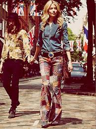 Meravigliosa mina negli anni '70, un trucco che sprigiona energia, che parla di un'epoca, quella degli hippies e dei figli dei fiori ma anche di molto altro. Fashion Friday 5 Funky Hippie Chic Pants Moda Hippie Anni 70 Moda Hippie Moda Degli Anni 70