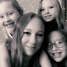 What are the actual evening hours of the splash pad in Chandler, Oklahoma?