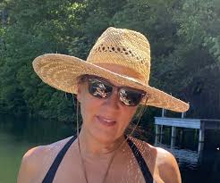 Growing up in Metairie, does anyone remember a Clown Snowball Stand