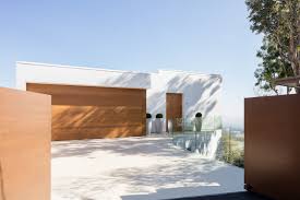 If you like electronic music (minimal house tech house dub deep techno) you are welcome to listen to our radio www.minimalmix.com listen to our mixes 24h/7d. Minimal House One Modern Home In Beverly Hills California By Tooke On Dwell