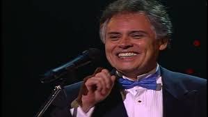 Roberto Claros's Instagram, Twitter & Facebook