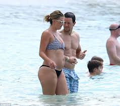 Actor mark wahlberg's official facebook page. Mark Wahlberg Packs On The Pda With Model Wife Rhea Durham Express Digest