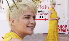 Selma blair beitner is an american actress. Selma Blair Sports A Bold New Blonde Hairstyle While Stepping Out With A Friend In Los Angeles Daily Mail Online