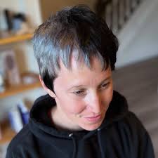 🤍🩶Grey Blending for Meg 🩶🤍 This was really fun! Meg came in wanting an  edgy, work-appropriate look that blended with her grey roots. After  analyzing her regrowth pattern, a silver block of