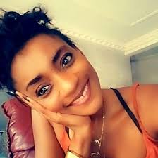 Je n'ai jamais vu un gars qui aime la tchop comme Ulrich TAKAM Officiel au  point de s'enrouler au sol comme un muna hein..... Joys pourquoi tu fais ca  ? ahahaahhahahahahahaha