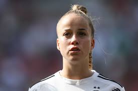 Giulia ronja gwinn date of birth: Fcb Frauen Giulia Gwinn Fallt Nach Schulter Op Fur Den Rest Des Jahres Aus Aktuelle Fc Bayern News Transfergeruchte Hintergrundberichte Uvm
