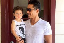 Mario lopez and dustin diamond first met on the set of saturday morning sitcom saved by the diamond was a few years younger than the rest of the core cast of bayside high students (lopez. Meet Dominic Lopez Photos Of Mario Lopez S Son With Courtney Mazza Ecelebritymirror