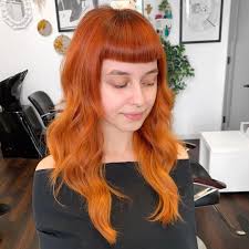 Di recente si è fatta largo anche in hairlook più ribelli e rock glam con i choppy bob. I Migliori Tagli Di Capelli Con Frangia Del 2021 Capellistyle