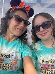 Jeri Downs's Instagram, Twitter & Facebook