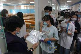 Theo tiến sĩ nguyễn quốc chính, giám đốc trung tâm khảo thí và đánh giá chất lượng đào tạo (đh quốc gia tp.hcm), phân bố điểm của kỳ thi đợt 1 năm nay gần như tương đồng với phân bố điểm đợt 1 của năm 2020 và 2019 chứng tỏ sự. Q75hupqoizcedm