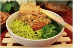 Mie buatan sendiri dengan campuran tepung, telur, bumbu dan kaldu, yang akan anda perlukan 1/2 kg mie ayam, 100 ml minyak ayamresep mie ayam spesial. Resep Cara Membuat Mie Ayam Cina