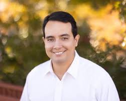 Reconocen a Pedro Tomás Santos por su aporte a la industria de la energía