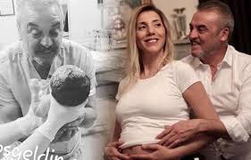 Ailesinin ihbarı ile adrese gelen sağlık ekiplerince ilk müdahalesi yapılan akusta, ardından ambulansla hastaneye kaldırıldı. Mesut Akusta Baba Oldu