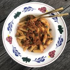 Pasta Con Salsa Piccante Alla Peperoni Die Kucheninsel Lebensmittel Essen Scharfes Essen Kuche Mit Insel