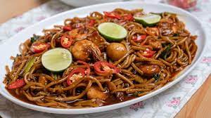 Mee Goreng Basah 2 0 Youtube In 2021 Yummy Seafood Noodle Recipes Easy Seafood Stir Fry