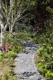 Weg Aus Basaltstein Pflaster Von Rheingrun In 2020 Stone Pavement Basalt Stone Outdoor Decor Backyard