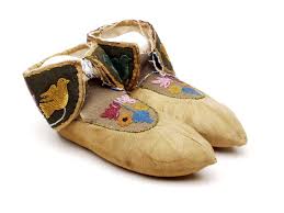 Find & download free graphic resources for floral pattern. Soft Soled Beaded Leather Moccasins With Floral Patterns And Images Of Birds On The Cuff Native American Chippewa Gilcrease Museum