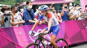 Professional cyclist 🇫🇷 5 times world champion road,mtb and cx. Avltzckfz1xe M