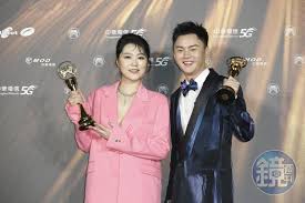 Jun 19, 2021 · 台語小天王許富凱以民視選秀節目《明日之星》發跡，在資源相對貧乏的台語歌壇，遇上貴人「寇桑」黃義雄跟「二姐」江蕙提攜，出道這10年成了金曲獎常客，今年7度入圍最佳台語男歌手，雖被虧是「陪榜專業戶」但前景光明。 Ak05ee0l6nf1dm