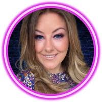 Stephanie Batey's Instagram, Twitter & Facebook