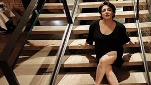 Aldatma itirafıyla gündem olan Esra Dermancıoğlu, bu sefer de yataktan  çıplak pozunu paylaştı