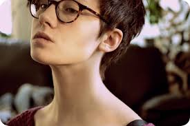 This way, the focus will be on your chic eyewear. Pin Von Haircutsblog Auf Short Hair Catalog Pony Frisur Brille Freche Frisuren Kurze Haare Kurzhaarfrisuren